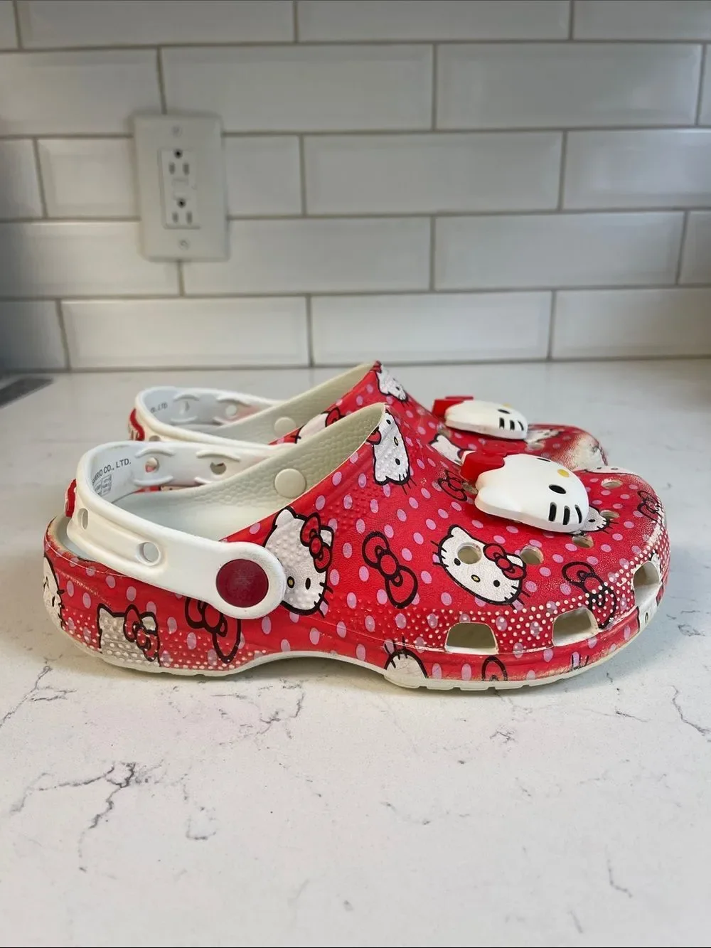 Crocs GIRLS - KID HELLO KITTY CLASSIC Size 3 Junior Hello Kitty X Crocs 210576